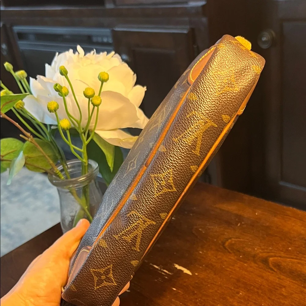 SOLD!!! Authentic Vintage Louis Vuitton Brown and Tan Monogram Clutch/Bag - Picture 7 of 17